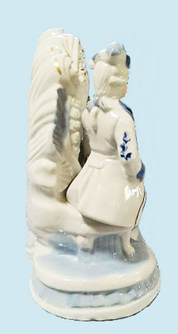 VINTAGE PORCELAIN COLONIAL GENTLEMAN & LADY BLUE & WHITE  QUARTZ MANTEL CLOCK - PERFECT FOR ON A BEDROOM OR A PLANT SHELF WITH OTHER BLUE & WHITE ITEMS - (1 CLOCK)
