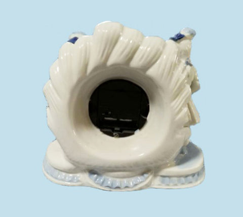 VINTAGE PORCELAIN COLONIAL GENTLEMAN & LADY BLUE & WHITE  QUARTZ MANTEL CLOCK - PERFECT FOR ON A BEDROOM OR A PLANT SHELF WITH OTHER BLUE & WHITE ITEMS - (1 CLOCK)