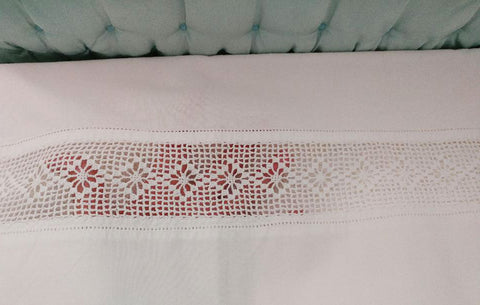 *BEAUTIFUL VINTAGE HEIRLOOM CROCHETED BY HAND INSERTED BAND OF LACE PILLOW CASE - 1 INDIVIDUAL PILLOW CASE