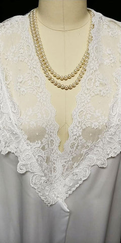 VINTAGE BRIDAL TROUSSEAU DONNA RICHARD LUSCIOUS SATIN, LACE AND APPLIQUES PEIGNOIR IN QUEEN ANNE’S LACE