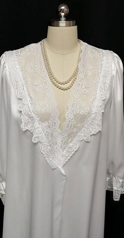 VINTAGE BRIDAL TROUSSEAU DONNA RICHARD LUSCIOUS SATIN, LACE AND APPLIQUES PEIGNOIR IN QUEEN ANNE’S LACE