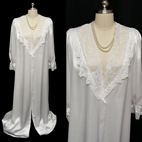 VINTAGE BRIDAL TROUSSEAU DONNA RICHARD LUSCIOUS SATIN, LACE AND APPLIQUES PEIGNOIR IN QUEEN ANNE’S LACE