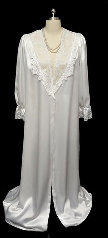 VINTAGE BRIDAL TROUSSEAU DONNA RICHARD LUSCIOUS SATIN, LACE AND APPLIQUES PEIGNOIR IN QUEEN ANNE’S LACE