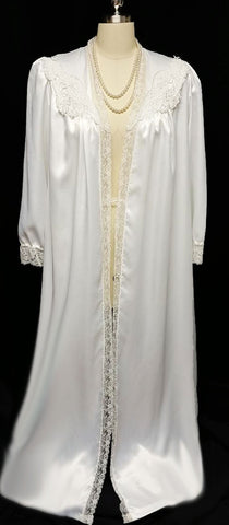 VINTAGE BRIDAL TROUSSEAU DONNA RICHARD LUSCIOUS SATIN, LACE AND APPLIQUES PEIGNOIR IN VICTORIAN LACE