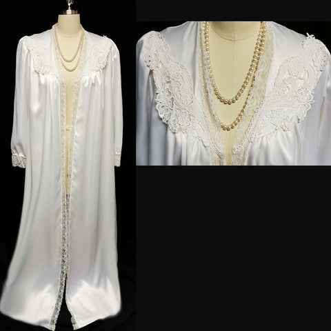 VINTAGE BRIDAL TROUSSEAU DONNA RICHARD LUSCIOUS SATIN, LACE AND APPLIQUES PEIGNOIR IN VICTORIAN LACE