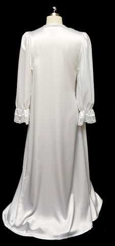 VINTAGE BRIDAL TROUSSEAU DONNA RICHARD LUSCIOUS SATIN, LACE AND APPLIQUES PEIGNOIR IN QUEEN ANNE’S LACE