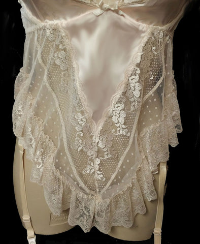 *VINTAGE BEAUTIFUL ANDREA KRISTOFF FOR ESCANTE BRIDAL TROUSSEAU LACE RUFFLE BUSTIER-LOOK TEDDIE WITH GARTERS  / TEDDIE - NEW WITH TAGS