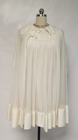 VINTAGE EYE FUL BY "THE FLAUMS" BRIDAL TROUSSEAU PLEATED & SATIN PEIGNOIR & NIGHTGOWN SET IN WINTER MOON