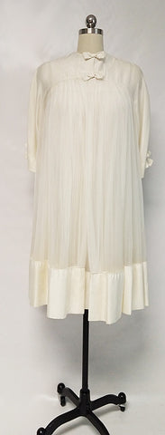 VINTAGE EYE FUL BY "THE FLAUMS" BRIDAL TROUSSEAU PLEATED & SATIN PEIGNOIR & NIGHTGOWN SET IN WINTER MOON