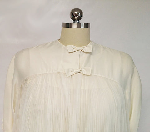 VINTAGE EYE FUL BY "THE FLAUMS" BRIDAL TROUSSEAU PLEATED & SATIN PEIGNOIR & NIGHTGOWN SET IN WINTER MOON