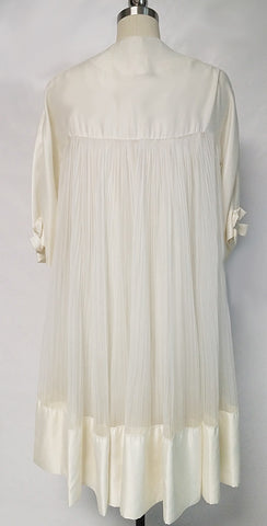 VINTAGE EYE FUL BY "THE FLAUMS" BRIDAL TROUSSEAU PLEATED & SATIN PEIGNOIR & NIGHTGOWN SET IN WINTER MOON