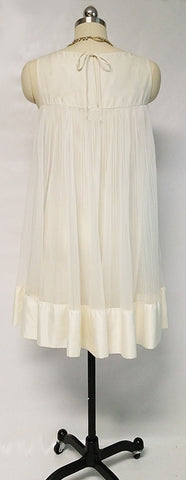 VINTAGE EYE FUL BY "THE FLAUMS" BRIDAL TROUSSEAU PLEATED & SATIN PEIGNOIR & NIGHTGOWN SET IN WINTER MOON