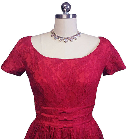 *VINTAGE 1960s GIGI YOUNG SCARLET LACE COCKTAIL PARTY DRESS WITH METAL ZIPPER - PERFECT FOR VALENTINE'S DAY EVENING OR THE HOLIDAYS
