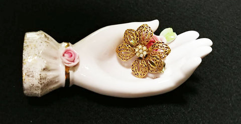 VINTAGE GOLD TONE PIERCED METAL MOONSTONE LOOK PIN BROACH