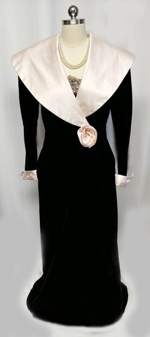 *VINTAGE GEORGETTE TRABOLSI BLACK VELVETY DRESSING GOWN ROBE WITH PINK SATIN FABRIC ROSE & MATCHING NIGHTGOWN SET