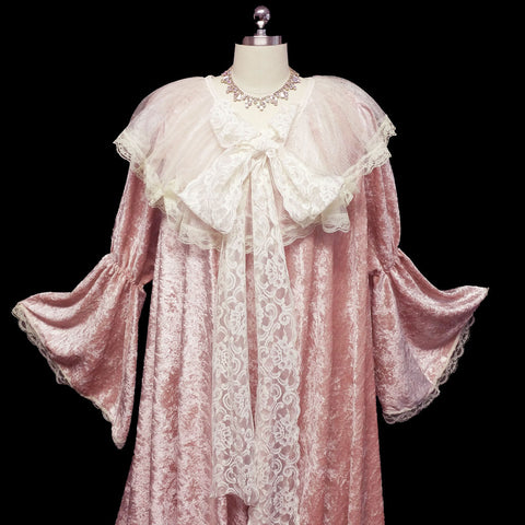 *NEW WITH TAG - EXQUISITE VICTORIAN-LOOK PINK PANNE VELVETEEN DRESSING GOWN ROBE ADORNED WITH VENETIAN CHANTILLY LACE WITH GORGEOUS JULIET BELL SLEEVES – SIZE SMALL – WOULD MAKE A FABULOUS GIFT!
