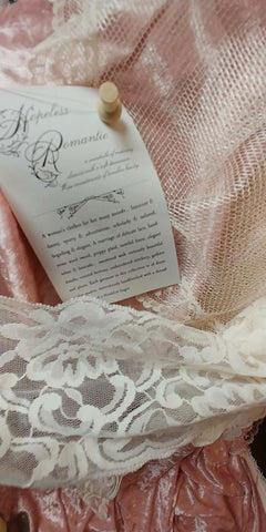 NEW WITH TAG - EXQUISITE VICTORIAN-LOOK PINK PANNE VELVETEEN DRESSING GOWN ROBE ADORNED WITH VENETIAN CHANTILLY LACE WITH GORGEOUS JULIET BELL SLEEVES – SIZE SMALL – WOULD MAKE A FABULOUS GIFT!