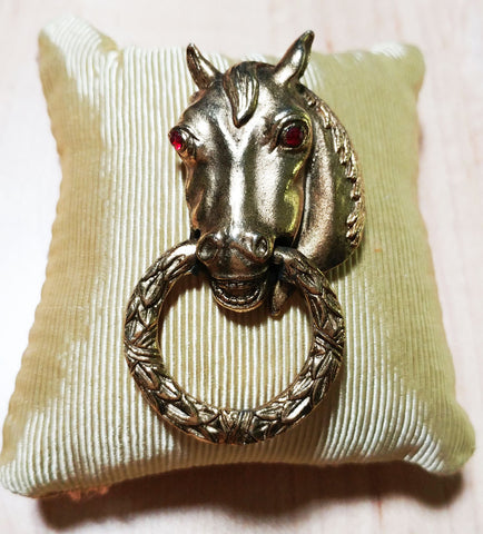 *VINTAGE HORSE'S HEAD WITH WREATH PIN / BROOCH WITH RED RHINESTONE EYES