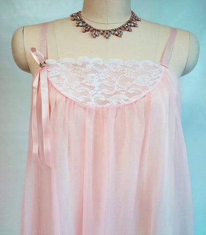 EXQUISITE VINTAGE FLUFFY INTIME LACE DOUBLE NYLON PEIGNOIR & NIGHTGOWN IN VENETIAN PEACH