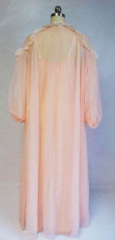 EXQUISITE VINTAGE FLUFFY INTIME LACE DOUBLE NYLON PEIGNOIR & NIGHTGOWN IN VENETIAN PEACH