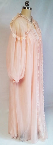 EXQUISITE VINTAGE FLUFFY INTIME LACE DOUBLE NYLON PEIGNOIR & NIGHTGOWN IN VENETIAN PEACH
