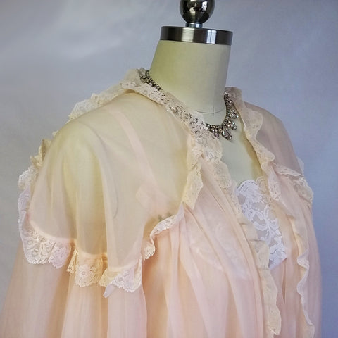 EXQUISITE VINTAGE FLUFFY INTIME LACE DOUBLE NYLON PEIGNOIR & NIGHTGOWN IN VENETIAN PEACH