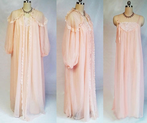 EXQUISITE VINTAGE FLUFFY INTIME LACE DOUBLE NYLON PEIGNOIR & NIGHTGOWN IN VENETIAN PEACH