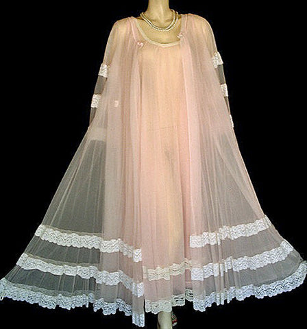 EXQUISITE VINTAGE INTIME LACE DOUBLE NYLON PEIGNOIR & GOWN IN WATER LILY