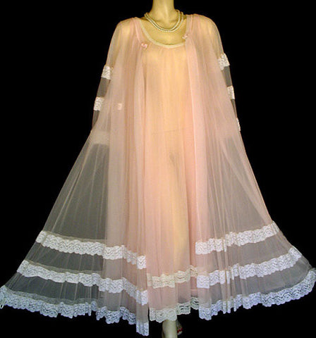 EXQUISITE VINTAGE INTIME LACE DOUBLE NYLON PEIGNOIR & GOWN IN WATER LILY
