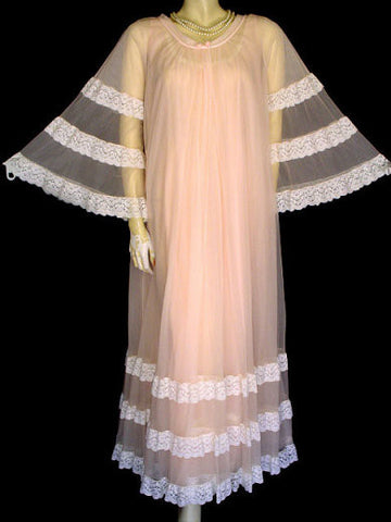 EXQUISITE VINTAGE INTIME LACE DOUBLE NYLON PEIGNOIR & GOWN IN WATER LILY