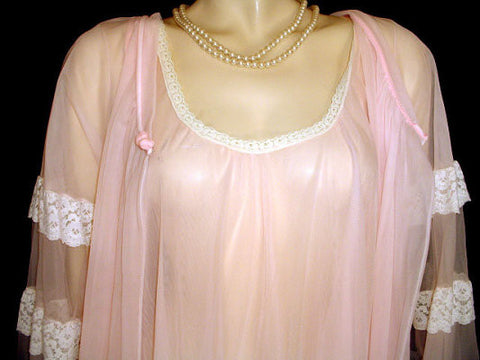 EXQUISITE VINTAGE INTIME LACE DOUBLE NYLON PEIGNOIR & GOWN IN WATER LILY