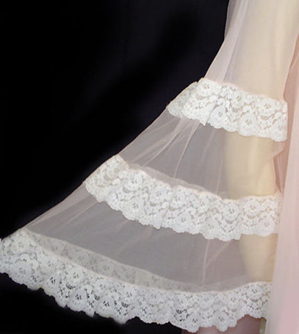 EXQUISITE VINTAGE INTIME LACE DOUBLE NYLON PEIGNOIR & GOWN IN WATER LILY
