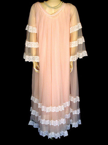 EXQUISITE VINTAGE INTIME LACE DOUBLE NYLON PEIGNOIR & GOWN IN WATER LILY