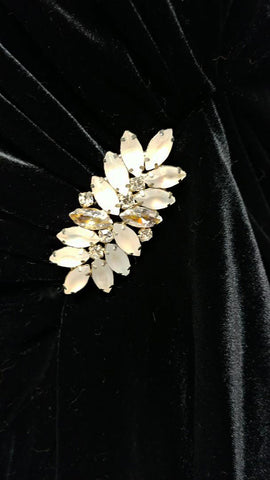 VINTAGE '30s / '40s LOOK GLAMOROUS EFFREY & DARA EVENINGS DESIGNED BY TOM BARRA WITH RHINESTONE & MOONSTONE LOOK PIN