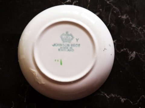 VINTAGE JOHNSON BROS MADE IN ENGLAND CHRISTMAS TREE SCENE JEWELRY TRINKET DISH - (1 DISH )