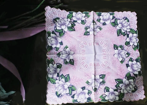 VINTAGE LARGE WHITE WATER LILY LAVENDER SCALLOPED HANDKERCHIEF HANKIE HANKY