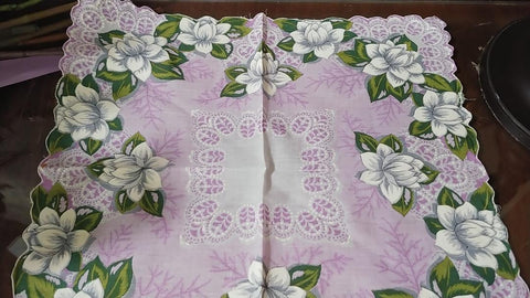 *VINTAGE LARGE WHITE WATER LILY LAVENDER SCALLOPED HANDKERCHIEF HANKIE HANKY