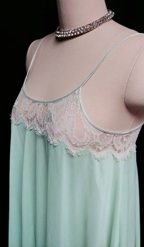 VINTAGE LUCIE ANN EYELASH LACE GRAND SWEEP NIGHTGOWN IN AQUA WITH SATIN TULIP APPLIQUES