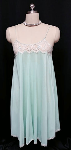 VINTAGE LUCIE ANN EYELASH LACE GRAND SWEEP NIGHTGOWN IN AQUA WITH SATIN TULIP APPLIQUES