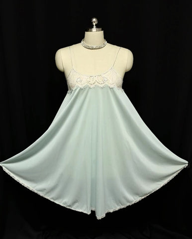 VINTAGE LUCIE ANN EYELASH LACE GRAND SWEEP NIGHTGOWN IN AQUA WITH SATIN TULIP APPLIQUES