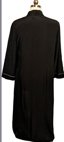 *  VINTAGE SOPHISTICATED NATORI BLACK PEIGNOIR WITH FABULOUS GOLD ASIAN EMBROIDERY & A KNOTTED BALL CLOSURE