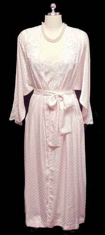 *VINTAGE NATORI SATINY PEIGNOIR & NIGHTGOWN ADORNED WITH DOTS, LACE & APPLIQUES IN BLUSH PINK
