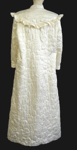 VINTAGE NEIMAN MARCUS VERY FEMININE SATINY RUFFLED QUILTED ROBE MADE IN HONG KONG IN CREAM SODA