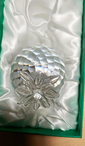 OLEG CASSINI SPARKING CRYSTAL FACETED PINEAPPLE PAPERWEIGHT - (1 PAPERWEIGHT)