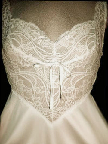 VINTAGE OLGA RARE DESIGN ALL-LACE BODICE & SHEER BACK NIGHTGOWN IN MOONBEAMS