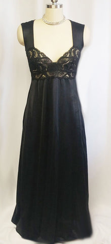 VINTAGE OLGA SPANDEX LACE PEIGNOIR & NIGHTGOWN IN BLACKBERRY