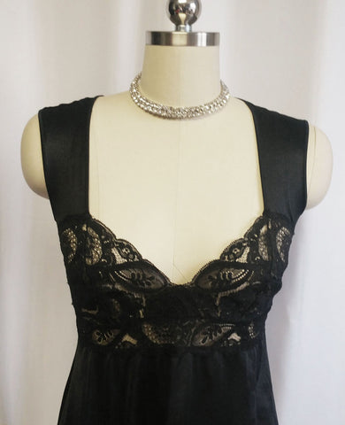 VINTAGE OLGA SPANDEX LACE PEIGNOIR & NIGHTGOWN IN BLACKBERRY