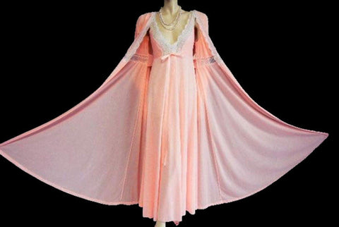 VINTAGE OLGA HOLLYWOOD STYLE PEIGNOIR & NIGHTGOWN SET IN PEACHES 'N DREAMS
