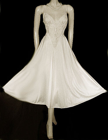VINTAGE OLGA BRIDAL ALL LACE BODICE SPANDEX NIGHTGOWN WITH SHEER BACK IN OYSTER - SIZE MEDIUM