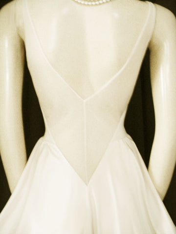 VINTAGE OLGA BRIDAL ALL LACE BODICE SPANDEX NIGHTGOWN WITH SHEER BACK IN OYSTER - SIZE MEDIUM